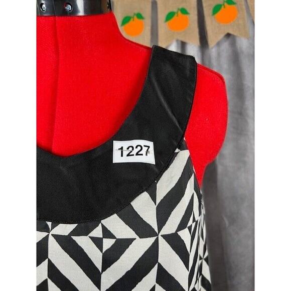 Signature Collection Sleeveless Geometric Black White Top, Size L Large - Picture 6 of 6